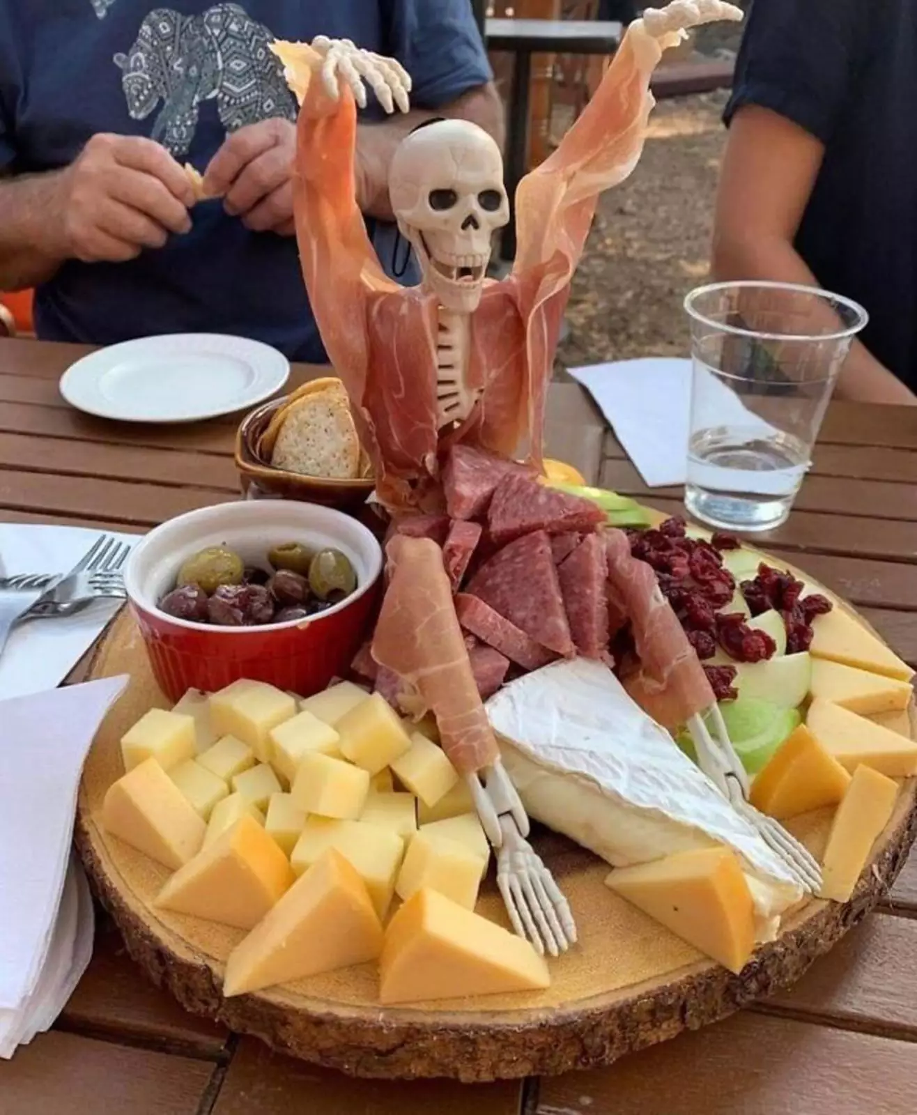 Колбасно-сырная нарезка. Колбасно-сырная нарезка.