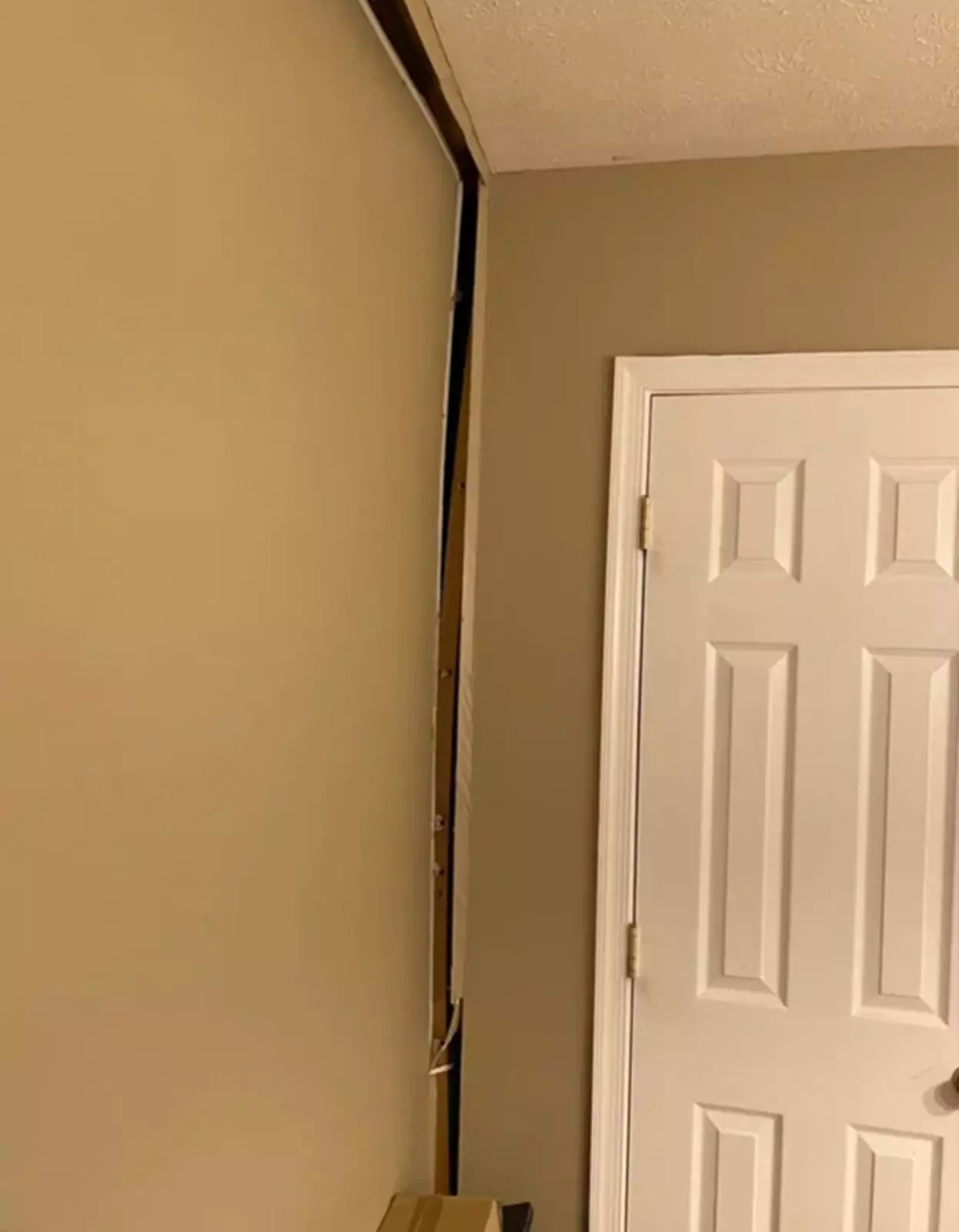 «Кажется эта стена собирается от меня уйти». «Кажется эта стена собирается от меня уйти».