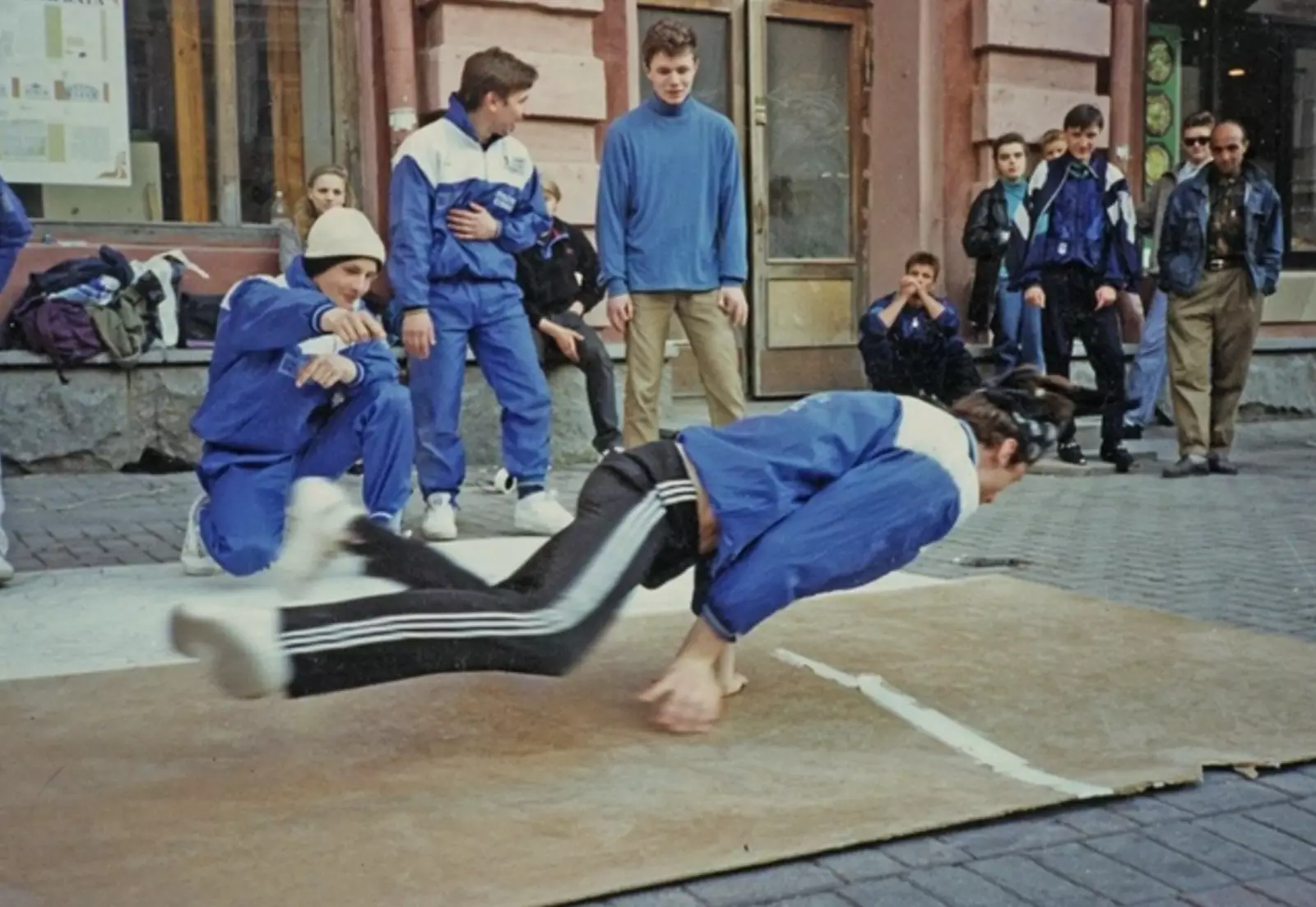 Брейк-данс на Арбате. Брейк-данс на Арбате.