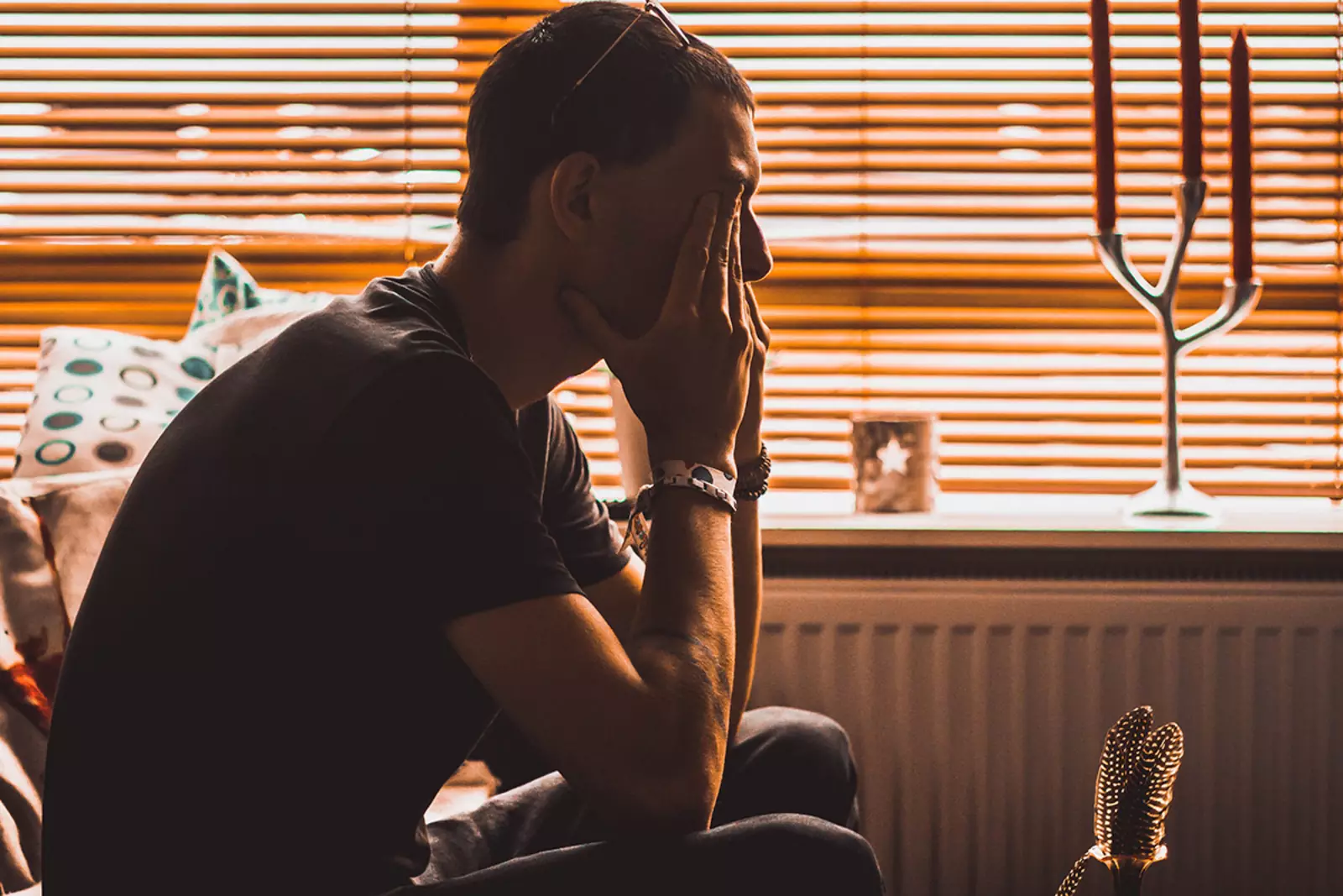 Уставший мужчина 