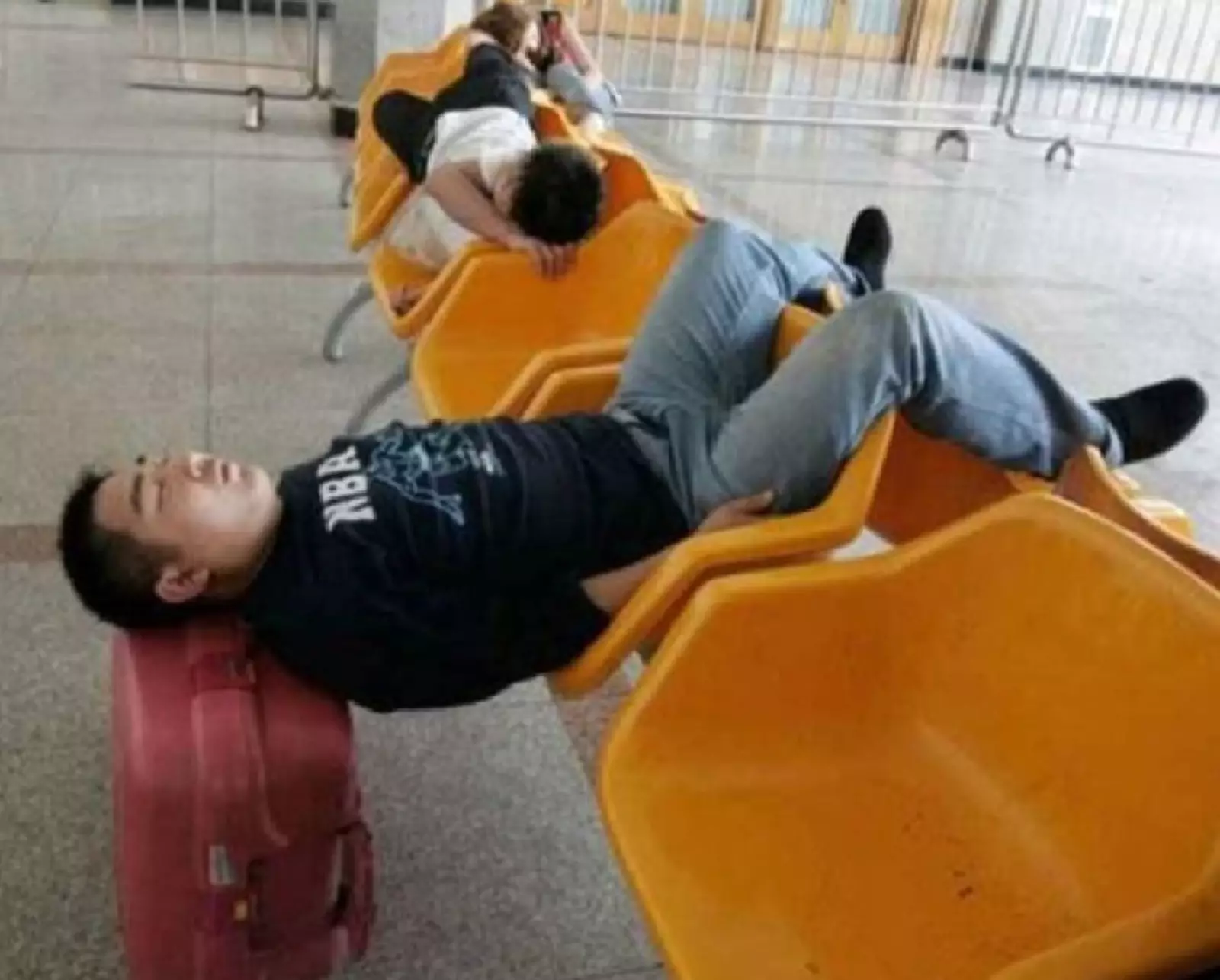 Отлично устроился. Отлично устроился.