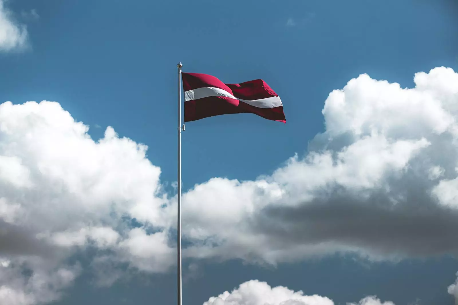 Флаг Латвии.