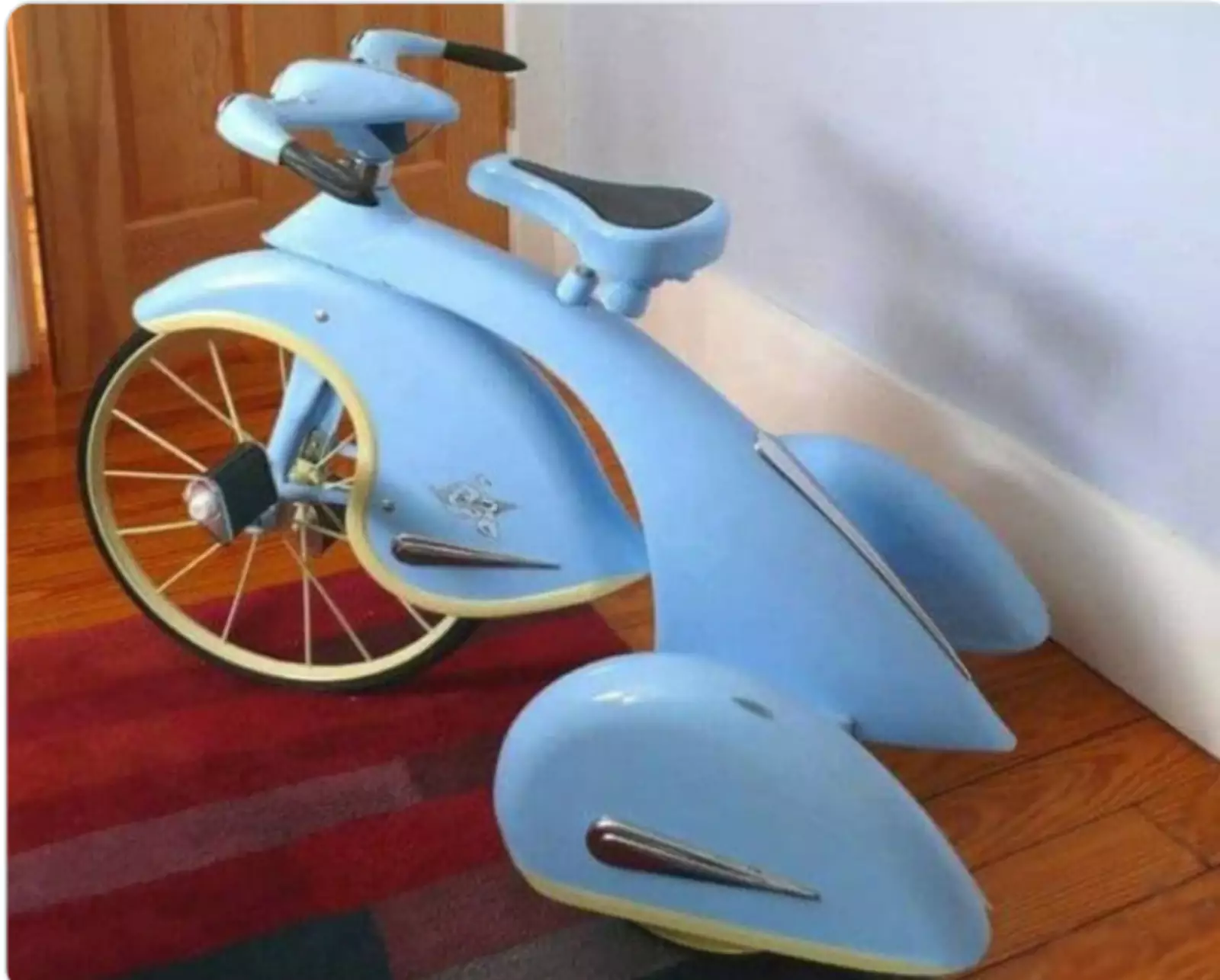 Трехколесный велосипед из 1936 года.