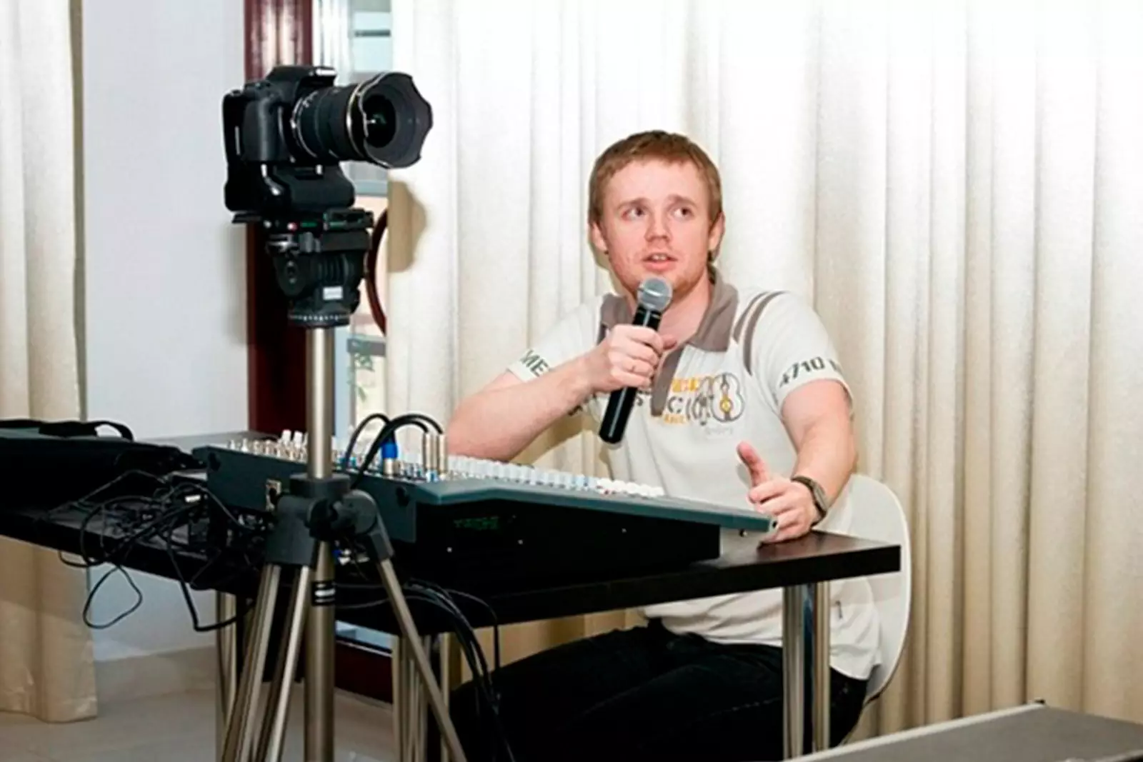 Максим Курников. Максим Курников Эхо. Максим Курников журналист. Максим Курников Эхо Москвы