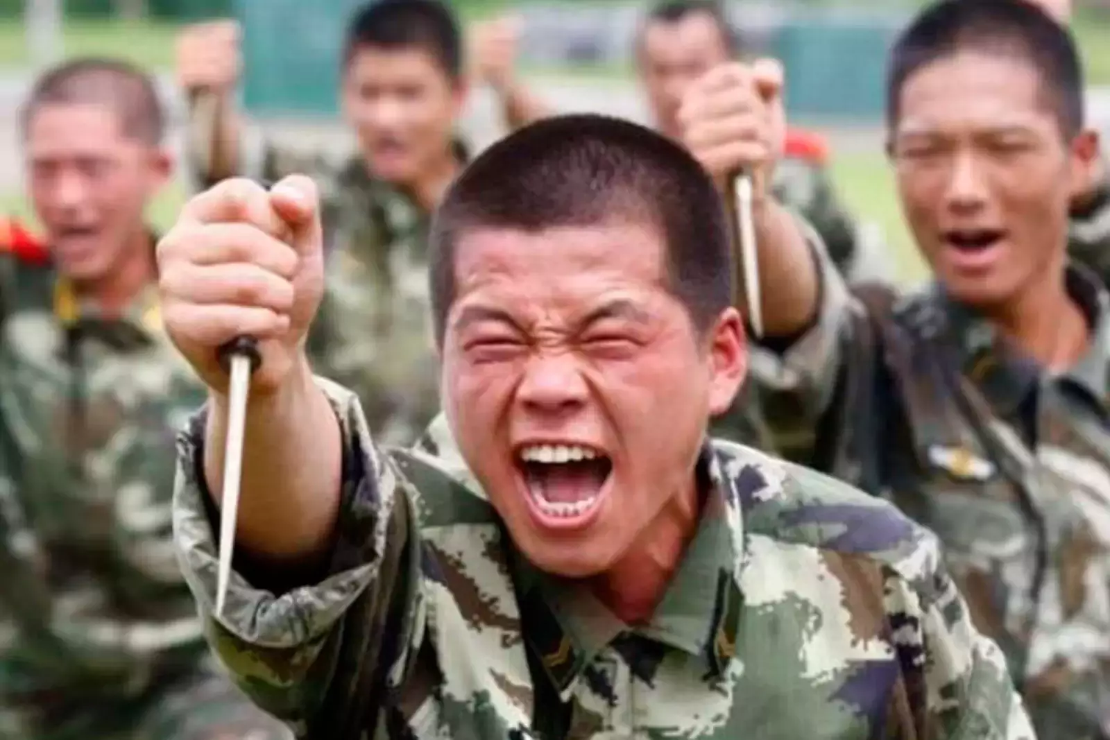 Разъяренно часть. Китайские военные. Китайцы атакуют. Китайцы армия.