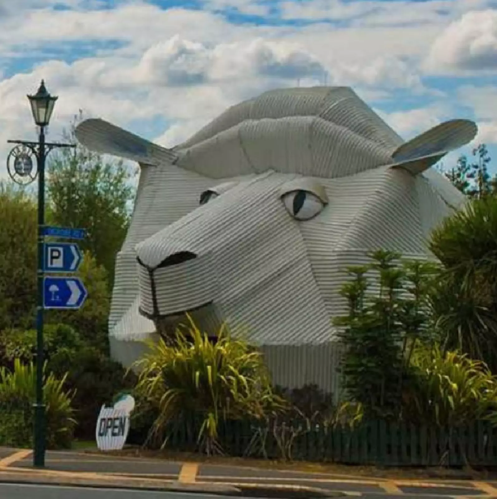 Мило, но очень странно. Мило, но очень странно.