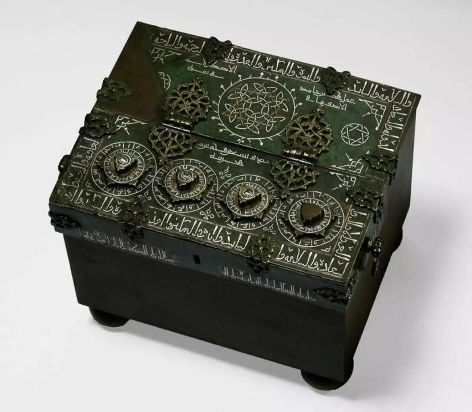Сельджукская шкатулка с кодовым замком, найденная в Иране. 