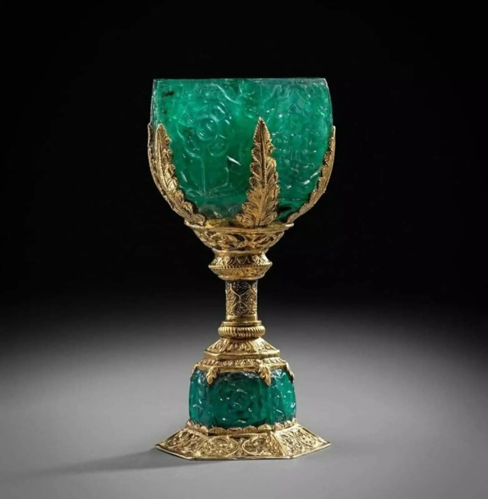Изумрудный кубок для вина, XVIII век, Индия.
