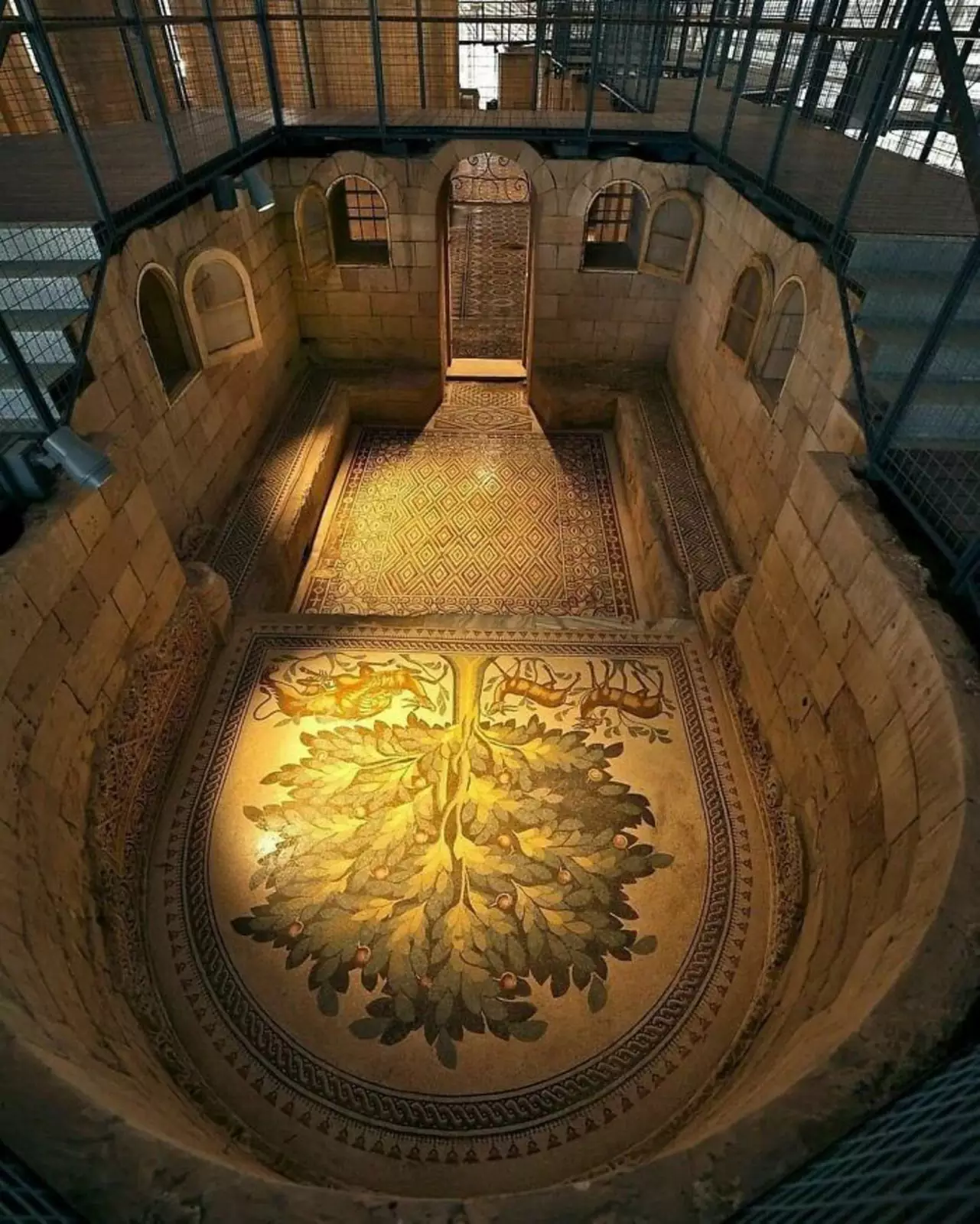 Мозаика в виде ковра, расположенная во дворце Хишама, Иерихон, Палестина.