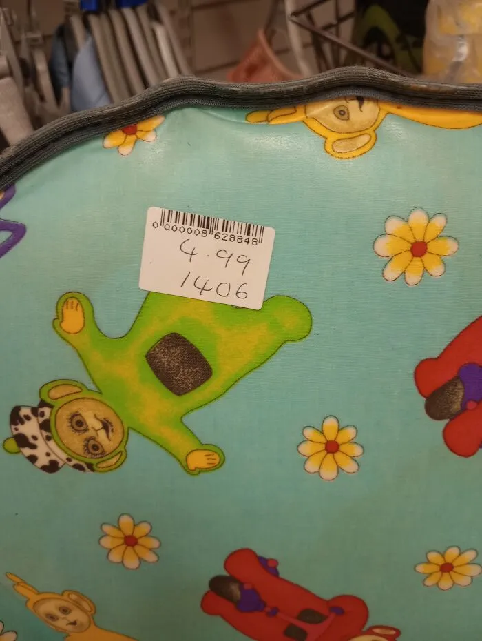 Кресло с адскими телепузиками. 