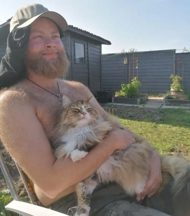 «Мой муж и наш кот всегда делают одинаково счастливые лица».