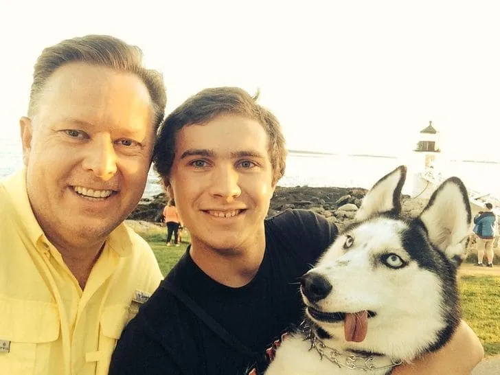 Этот хаски знает, как испортить снимок.