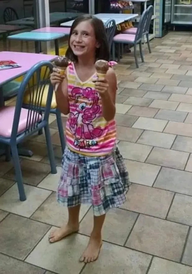 Почему-то моя мама решила, что можно пускать меня сюда без обуви. Но я была счастлива в любом случае. 