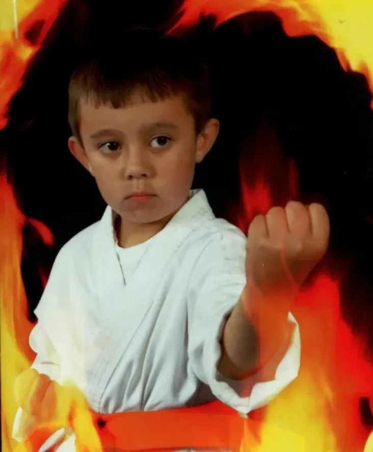 Где-то в 2002 году я был уверен, что смогу одолеть Джеки Чана. Теперь в 2023, наверное, и вправду могу, но не потому что я крут. 