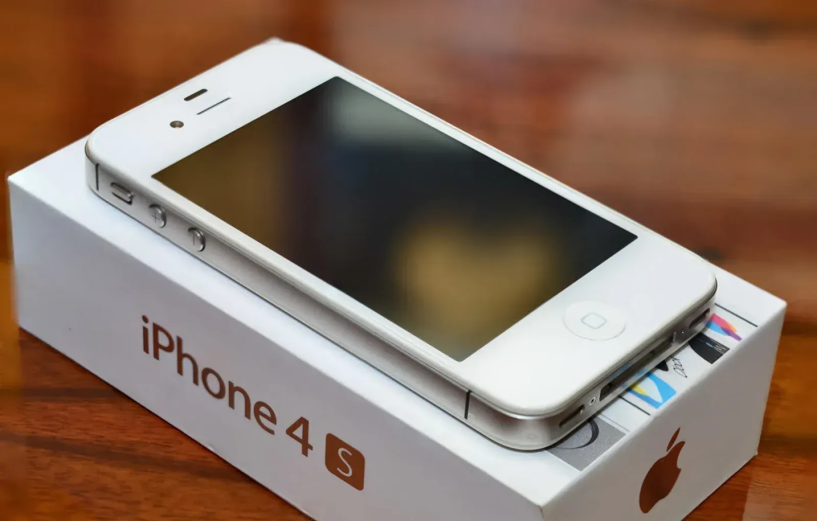 Айфон 4 в россии. Iphone 4s. Apple iphone 4s 16gb. Iphone 4s белый. Apple iphone 4.
