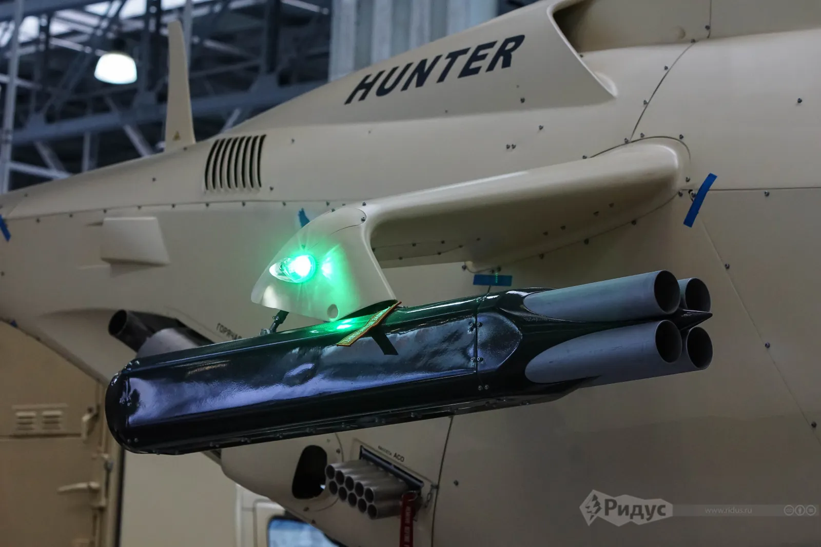 HeliRussia 2024, крыло выглядит хлипковатым для пусковой установки.  