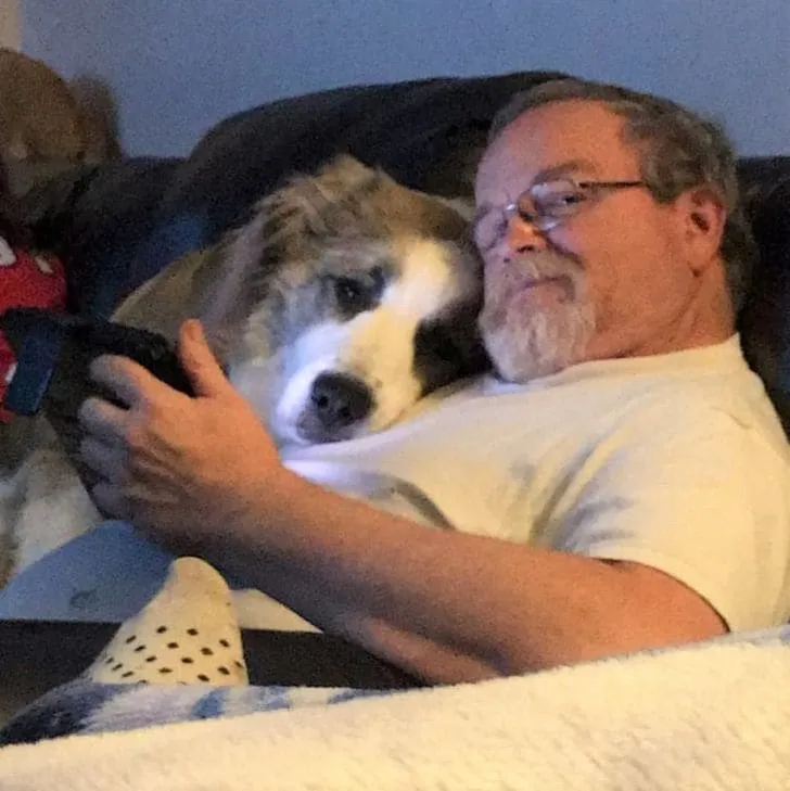 «Папа сказал: «Никаких собак», но мы его не послушали, и его это радует».