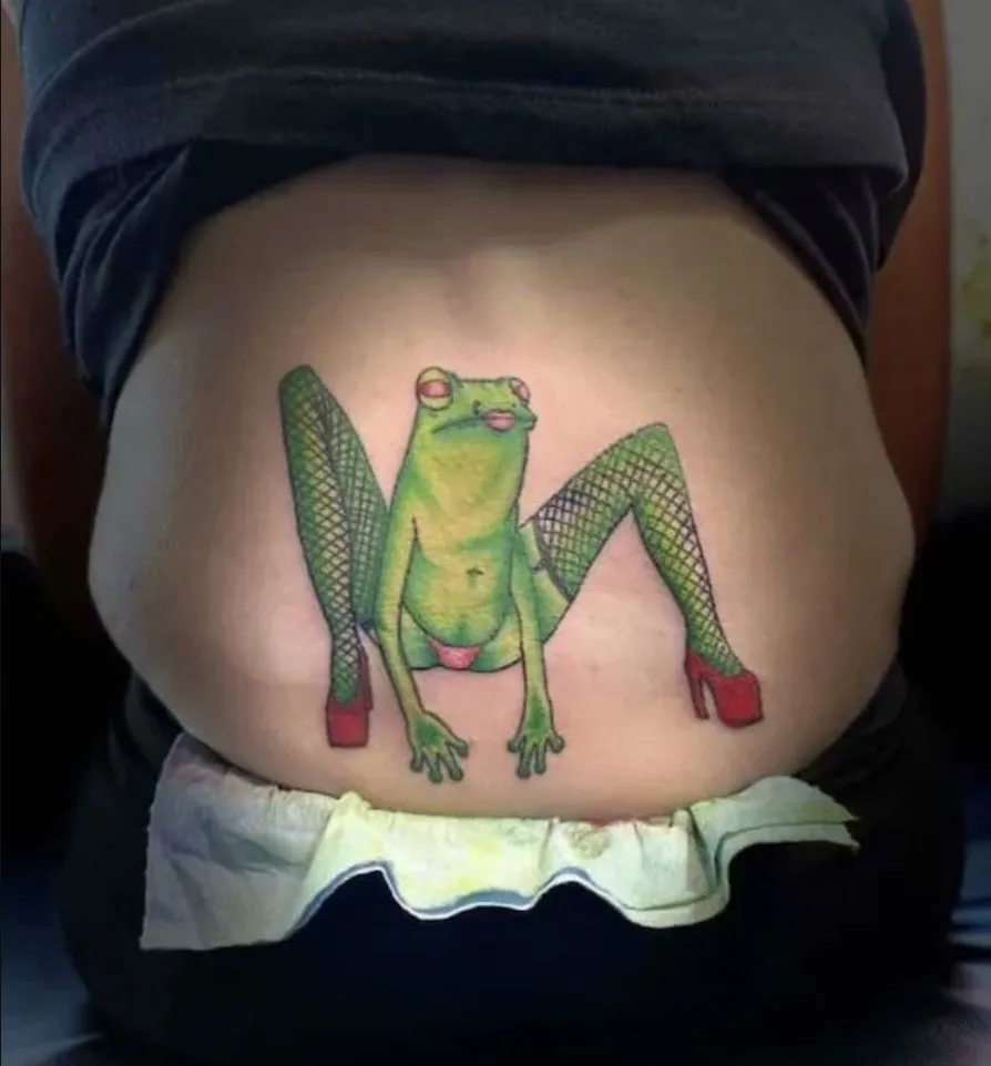 Самое загадочное в этом снимке то, что невозможно понять, живот это или поясница. 