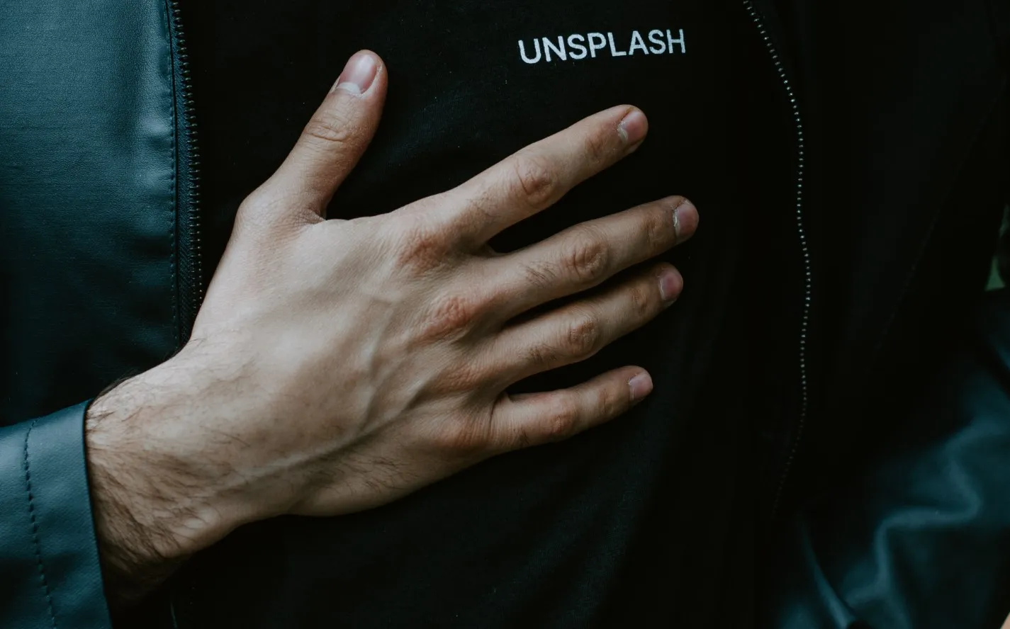 Боль в груди.