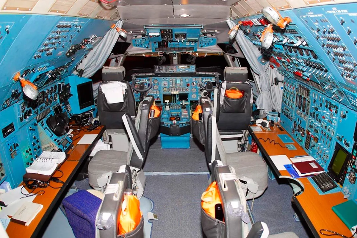 Кабина самолета 