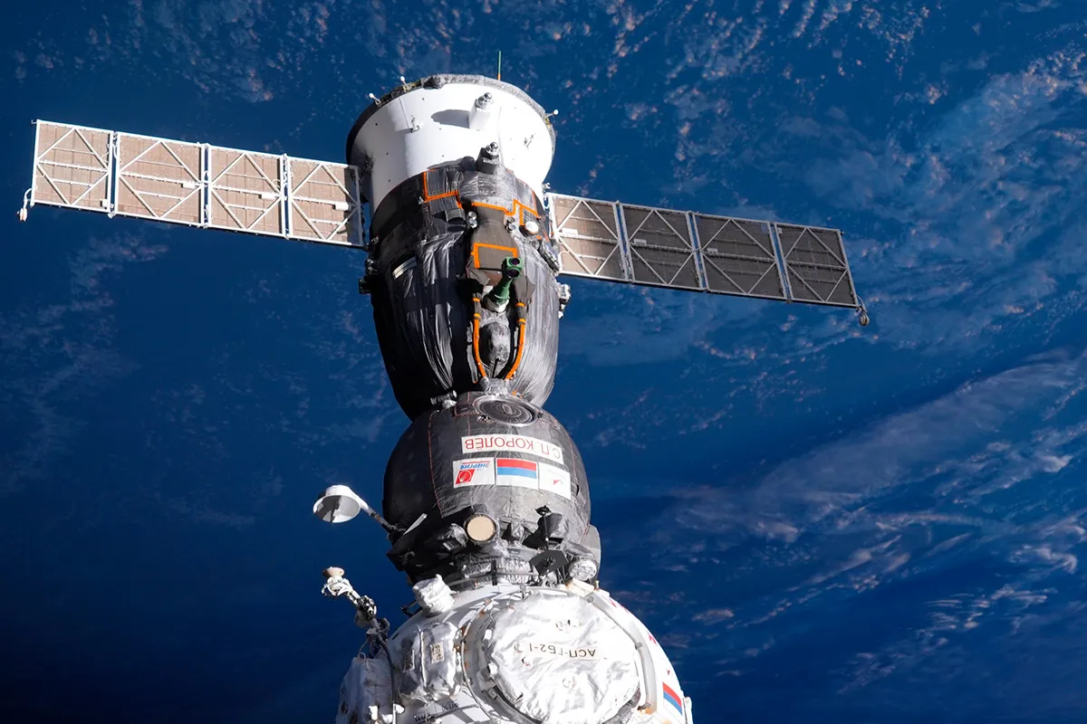 Российский модуль в открытом космосе 