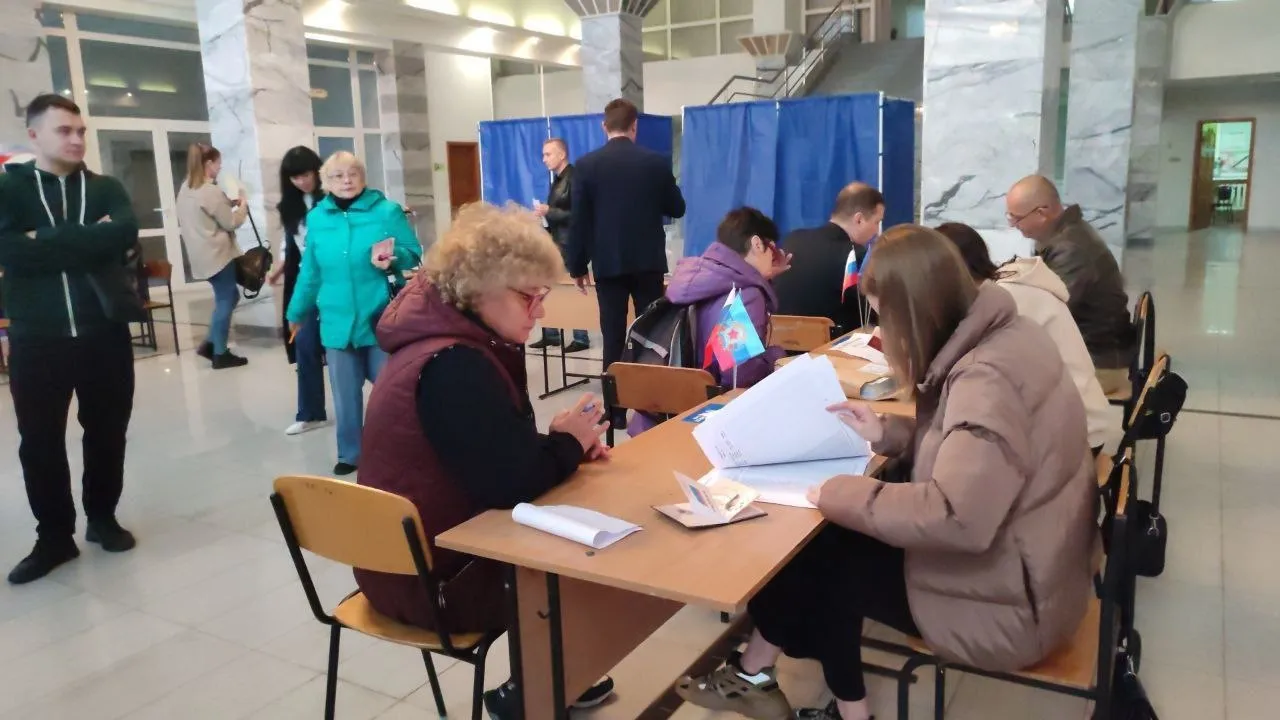 Референдум о вхождении ЛНР в состав России.