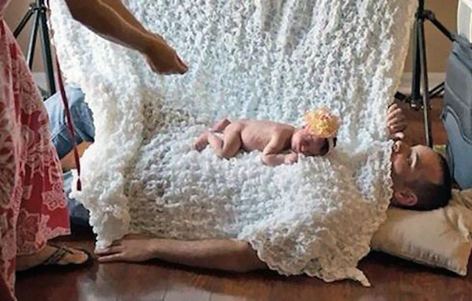 Только так ребенок спокоен.