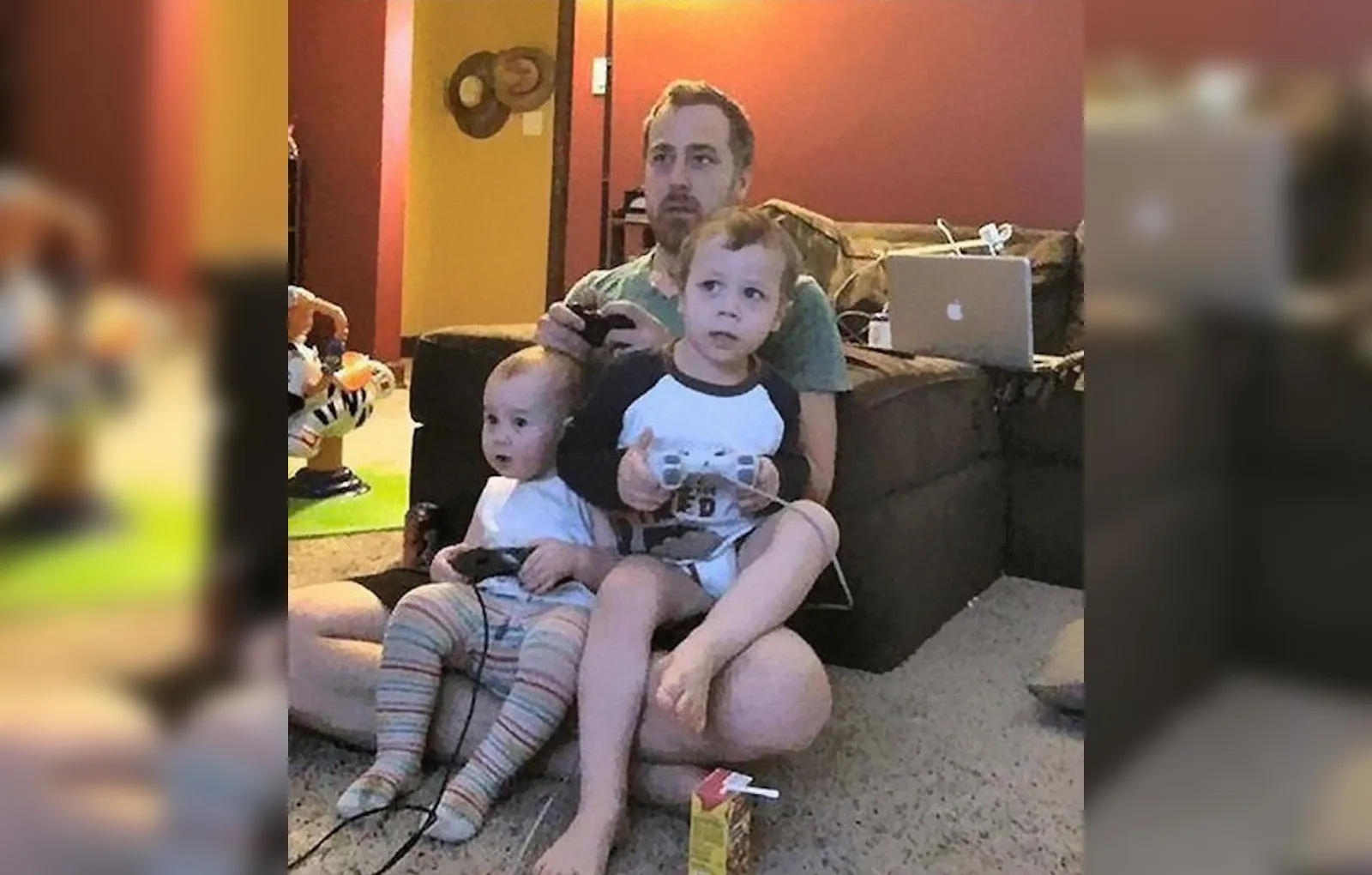 Из трех джойстиков подключен только один.