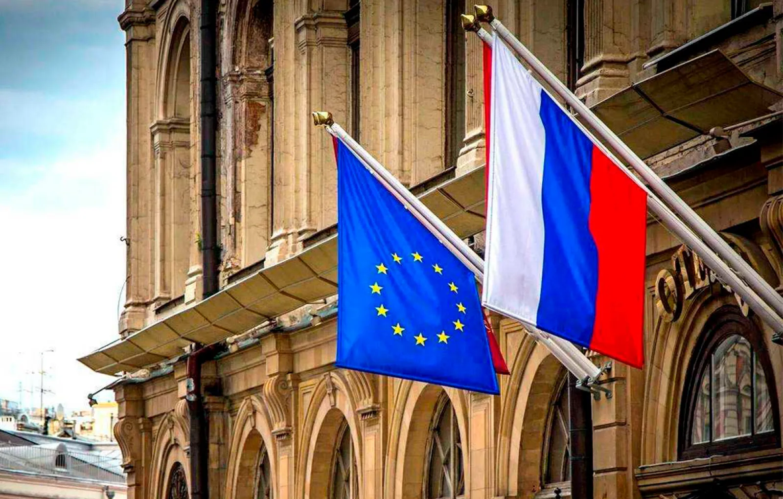 Отношения между европой и россией. Флаг ЕС И России. Россия и ЕС. Россия в Евросоюзе. Россия и Европейский Союз.