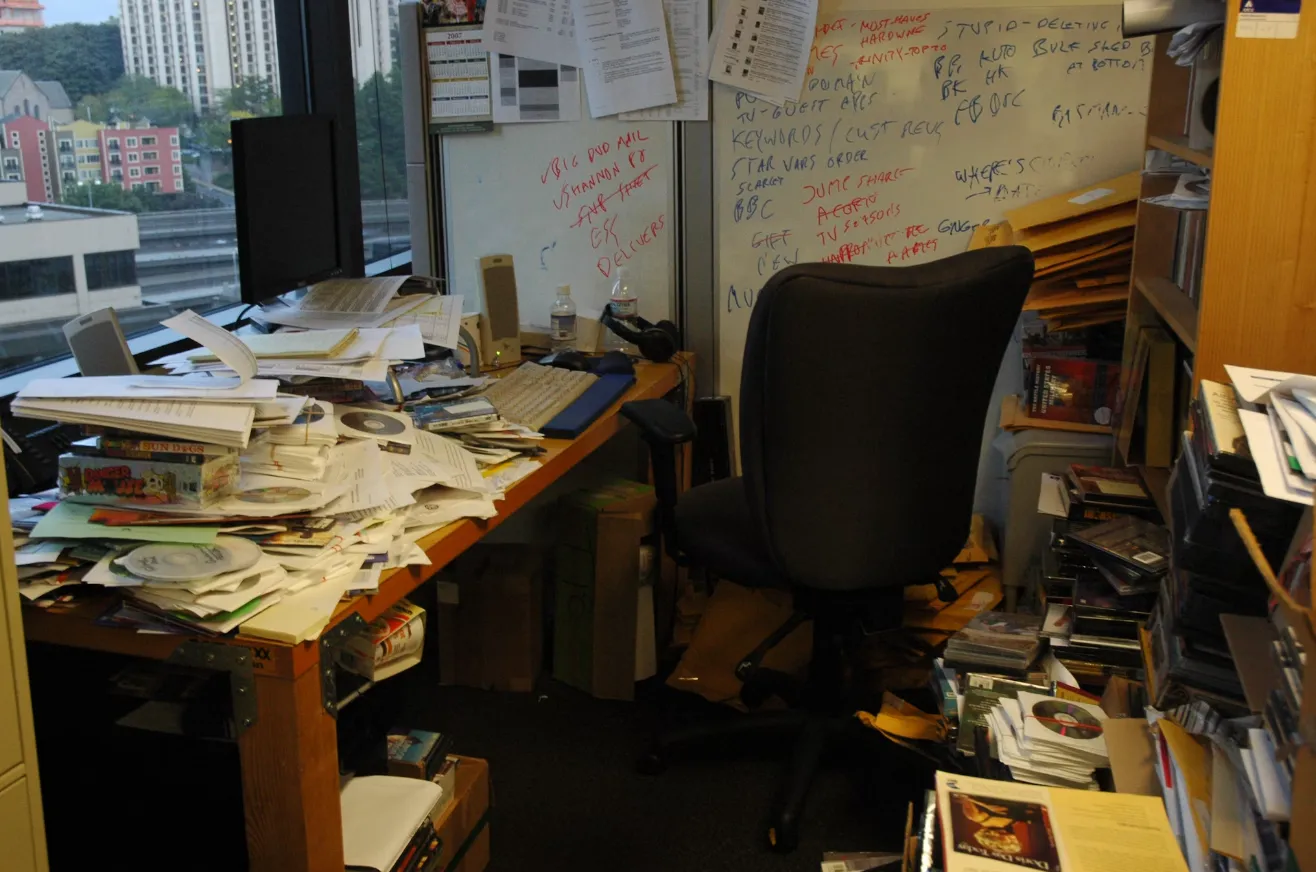 Беспорядок в комнате. 