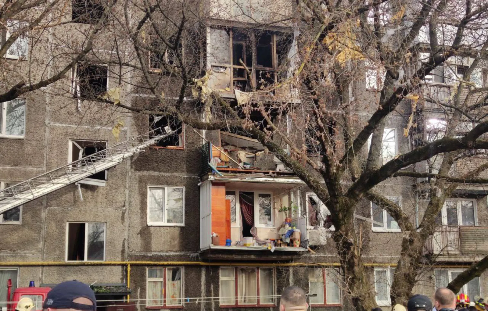В результате взрыва в многоэтажном доме под Киевом погиб человек