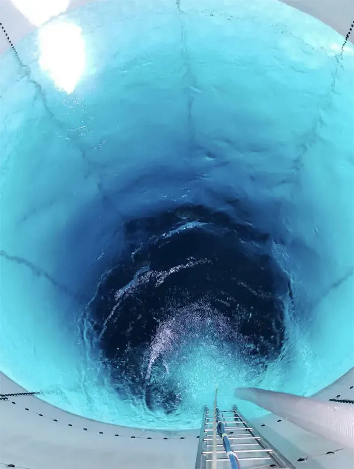 Вот как выглядит водонапорная башня изнутри.