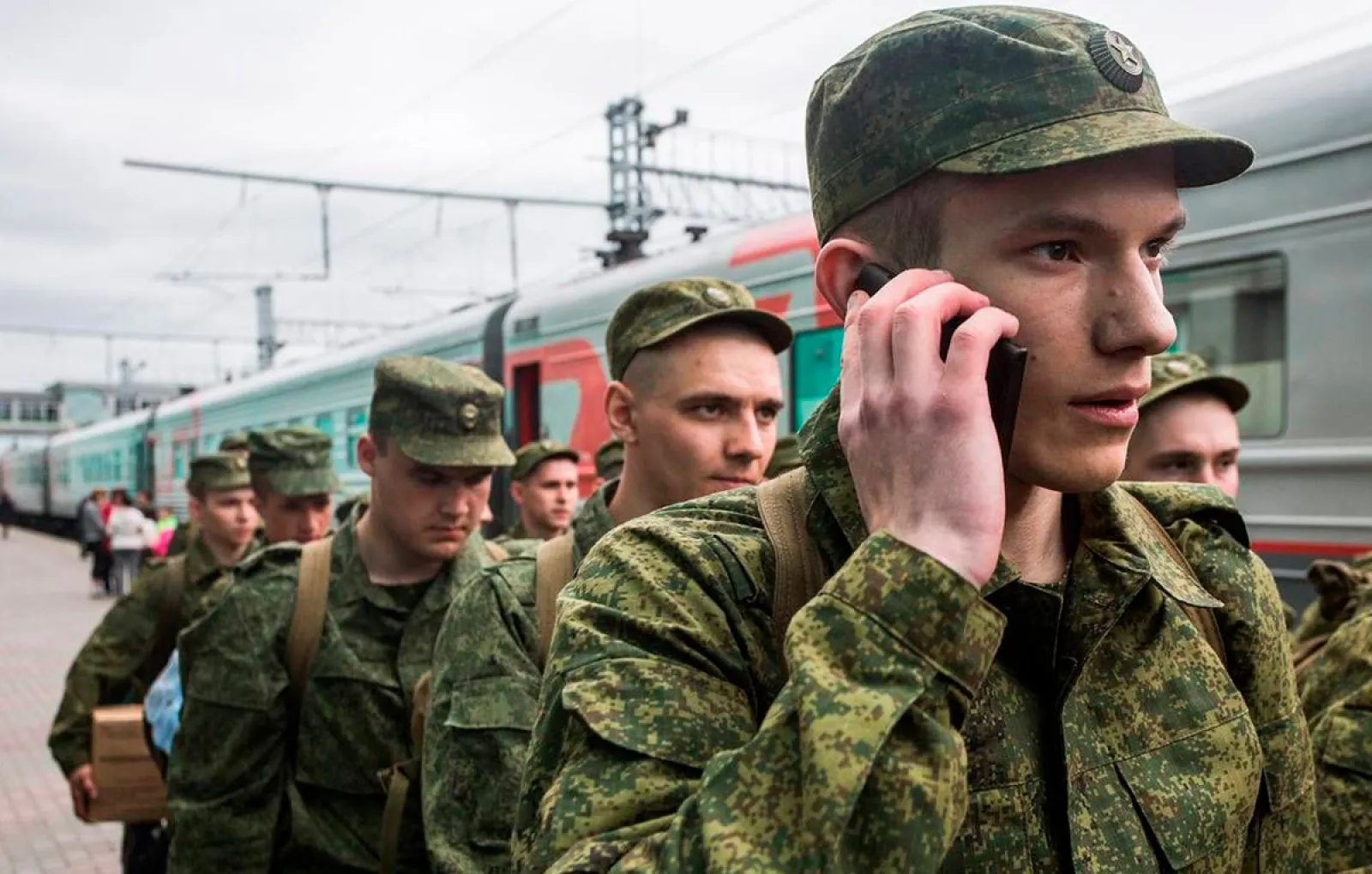 Русский солдат по общему мнению. Военная служба. Солдат срочной службы. Военнослужащий. Военные срочники.