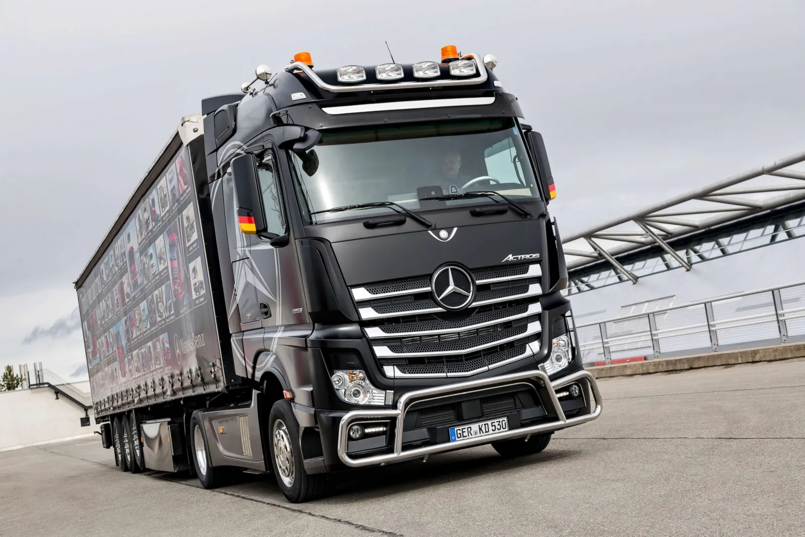  Mercedes-Benz Actros 4 × 2