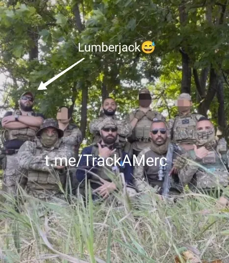 Джулио Альваро Карвальо вместе с соратниками-наемниками