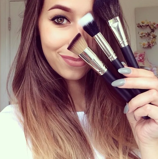 Познакомьтесь с Лаурой Дженкинсон, британским визажистом. Она подняла макияж на совершенно новый уровень.