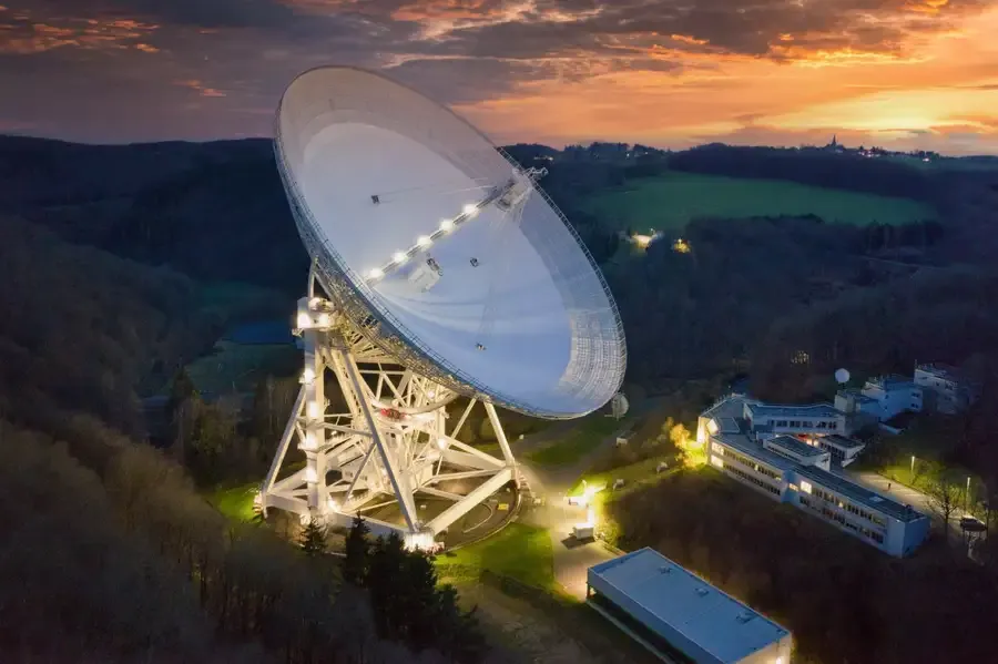 Один из радиотелескопов в Германии, участвовавший в проекте.