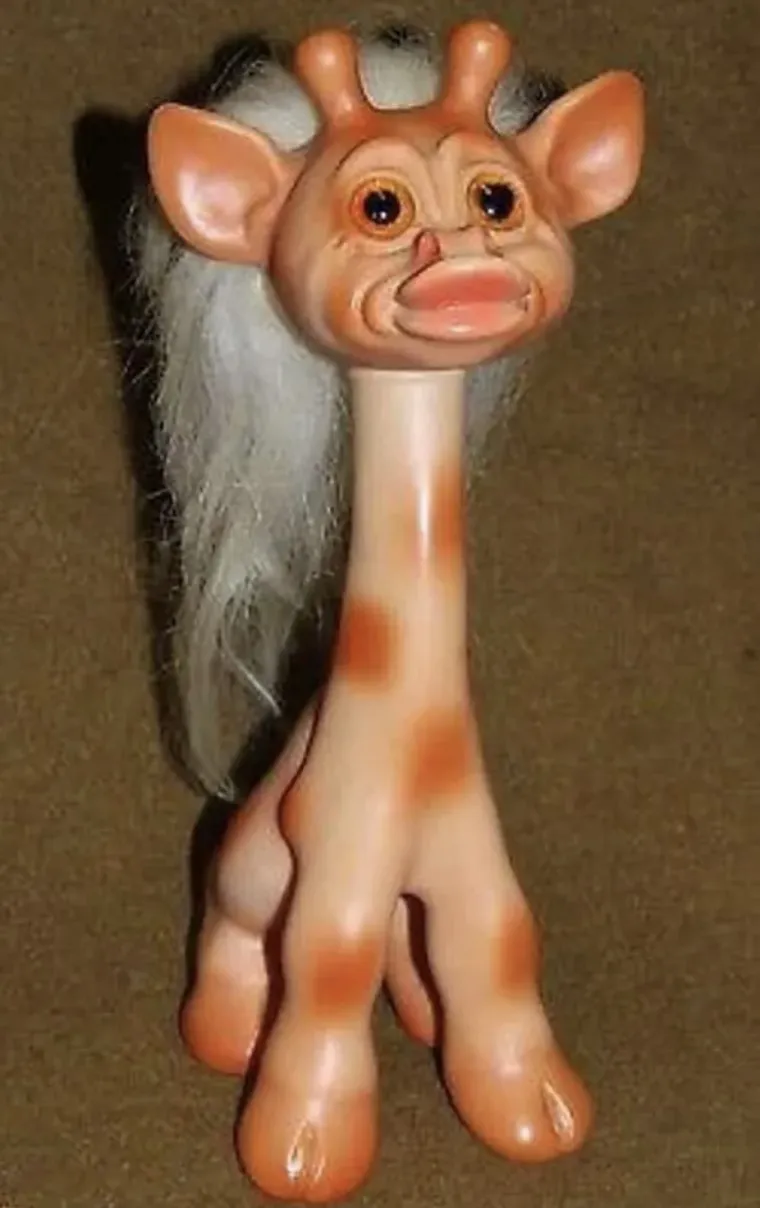 Кажется, что этот жираф способен высосать душу.