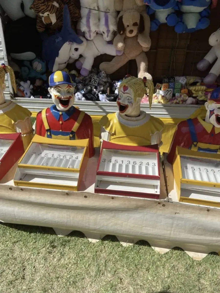 Знаете, почему рядом нет детей? Возможно, они просто разбежались, а, может быть, их съели. 