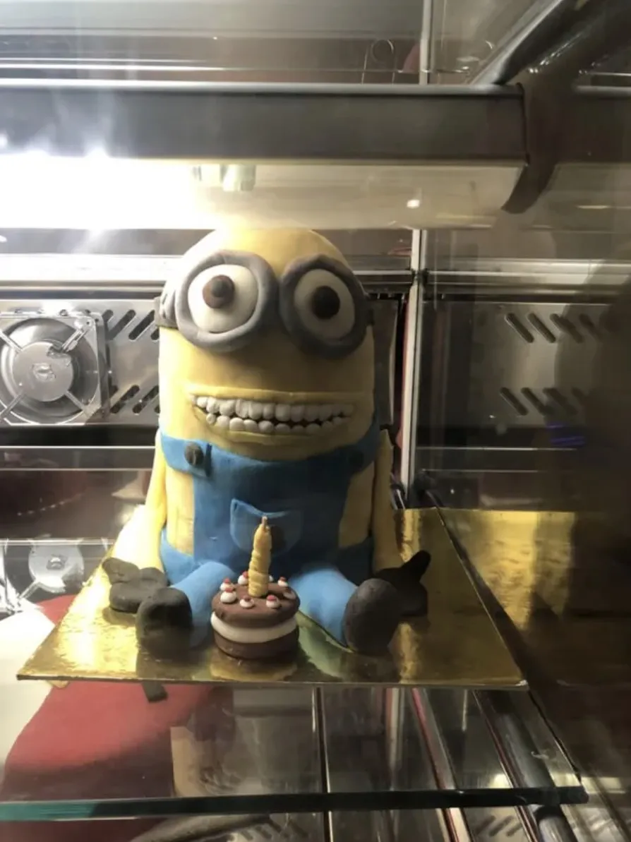  Когда хотели милый и яркий торт на день рождения, но что-то пошло не так.