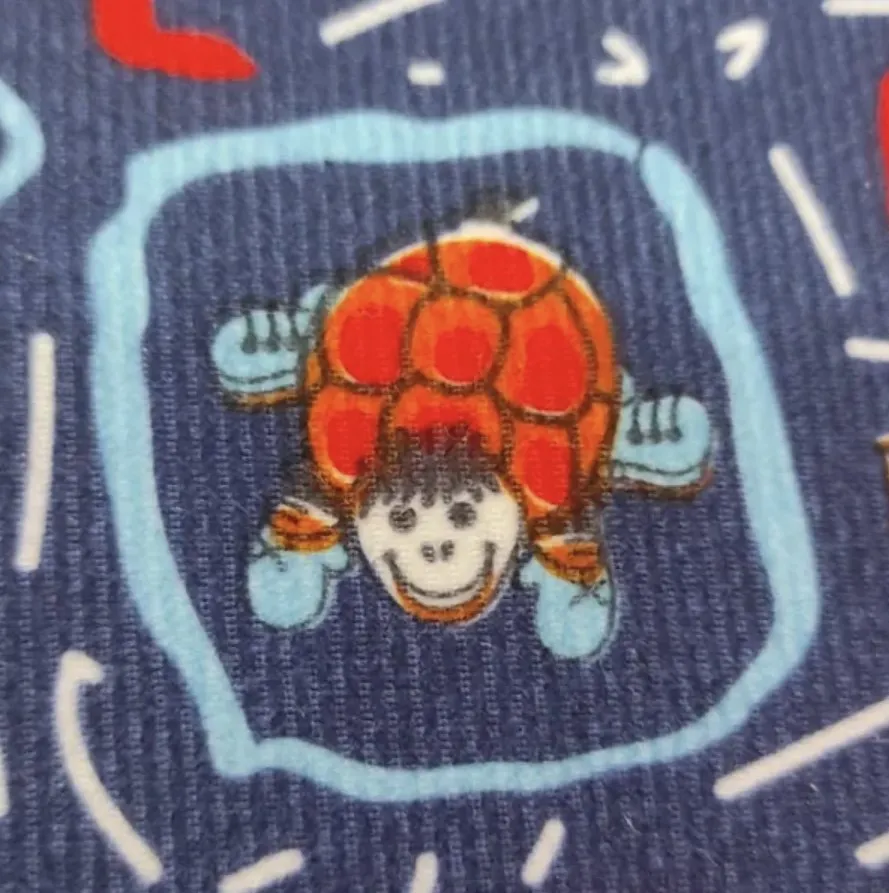 Иногда в рисунки на детской одежде лучше не всматриваться. 