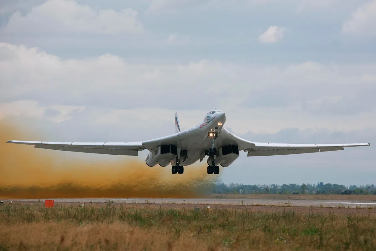 Самолет Ту-160