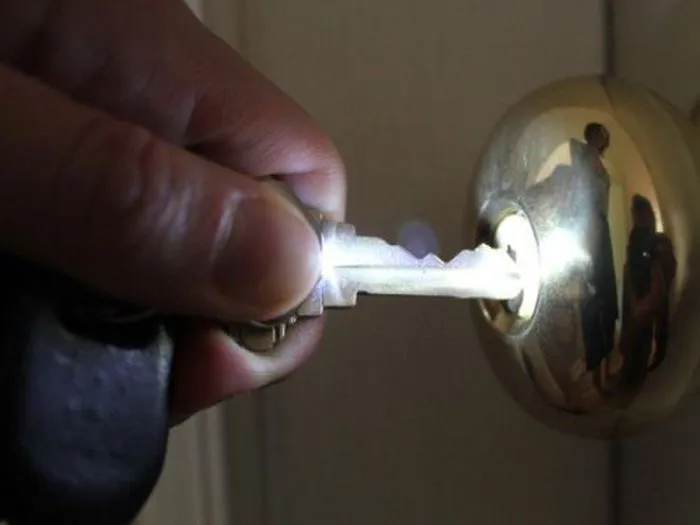 Ключ с подсветкой.