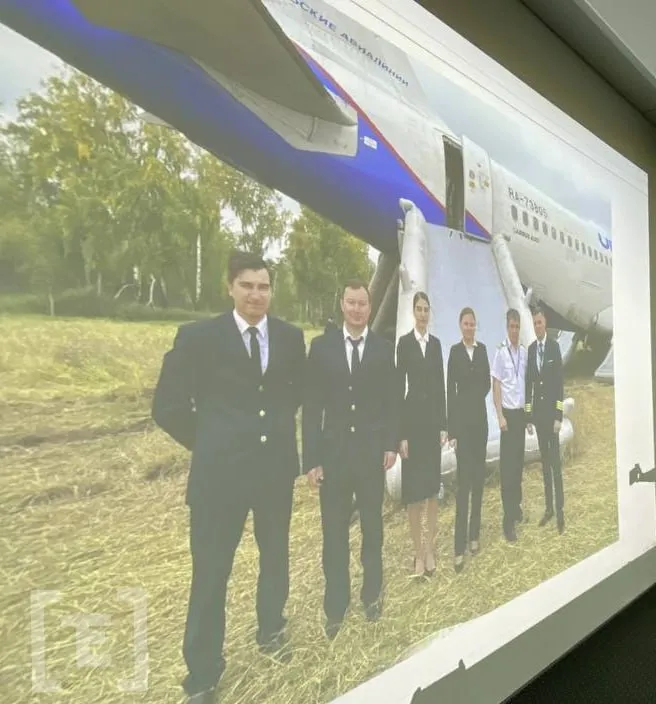 Первое фото экипажа самолета. 