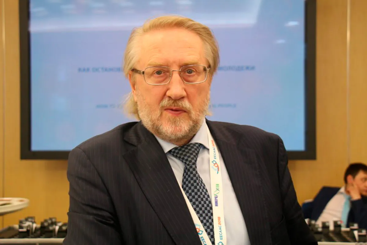 Врач-вирусолог Вадим Покровский