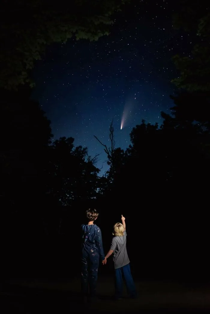 «Мой дети сфотографировали комету».