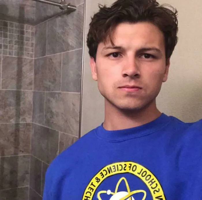 Том Голландия.