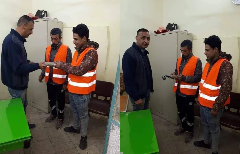 Эти иракские рабочие вернули 30 000 долларов США, которые они нашли, и они были вознаграждены 1 копией Корана.