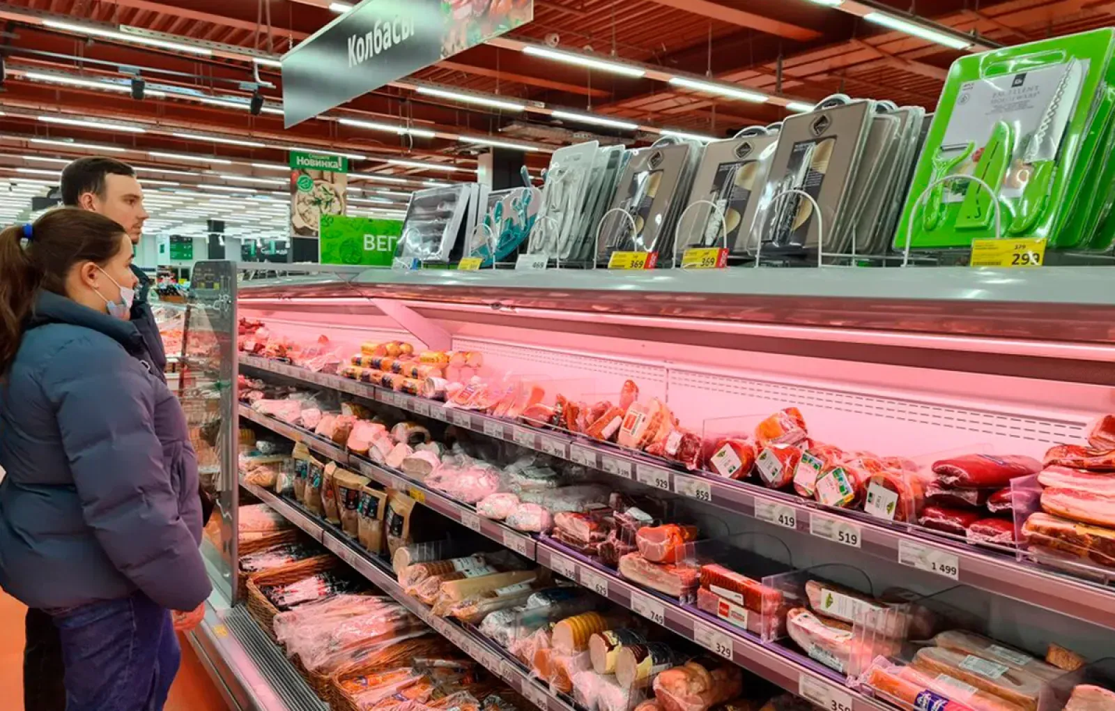 Торговые сети обяжут создать полки с товарами российского производства