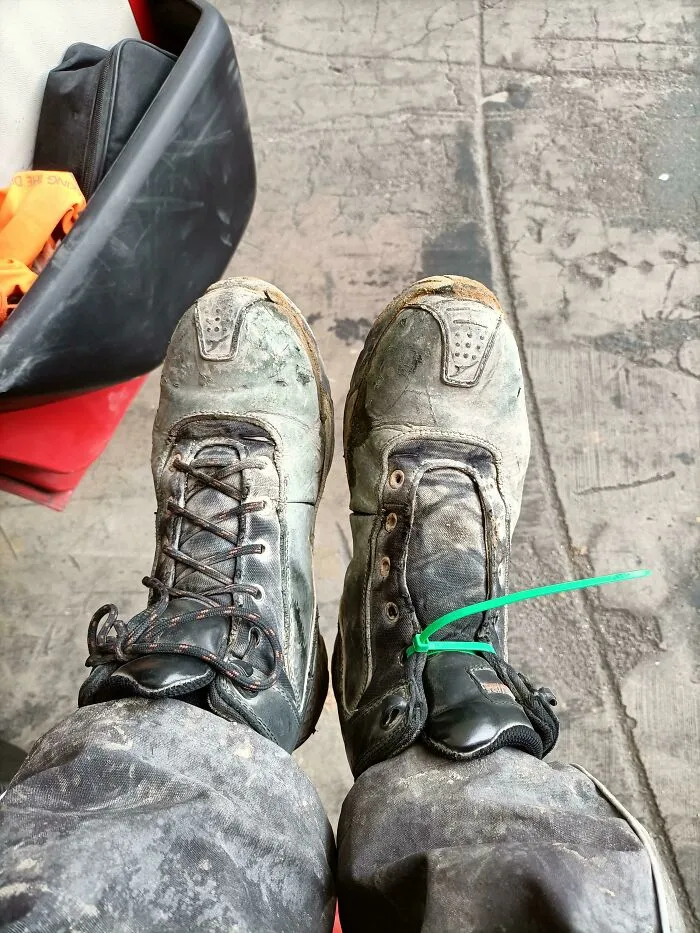 «Мой шнурок порвался, поэтому я заменил его на кабельную стяжку».